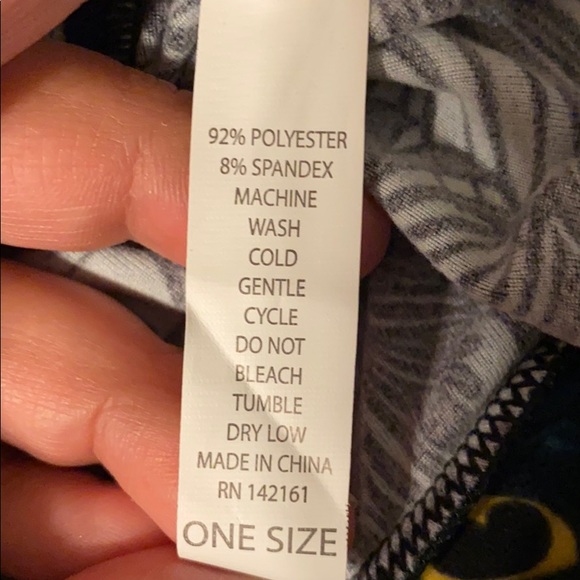 LuLaRoe One Size Leggings• Peacock Feather 🪶 Print 🖤💛🩵 - Picture 4 of 6